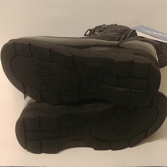 Totes Black Nylon Patent Leather Snowboots 12 - Picture 7 of 9